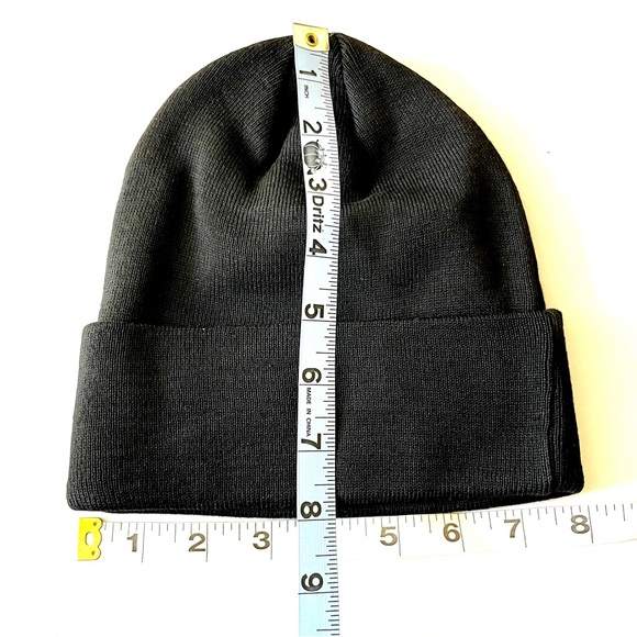 Black plain blank ribbed beanie from recycled material - Picture 3 of 3